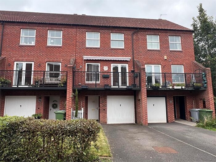 3 Bedroom Town House To Rent In Cameron Lane, Fernwood, Newark, Nottinghamshire., NG24