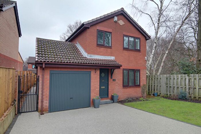 3 Bedroom Detached House For Sale In Woodside Park Avenue, Horsforth, Leeds, LS18