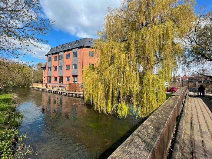 1 Bedroom Flat To Rent In Frays Court, Cowley Road, Uxbridge, UB8