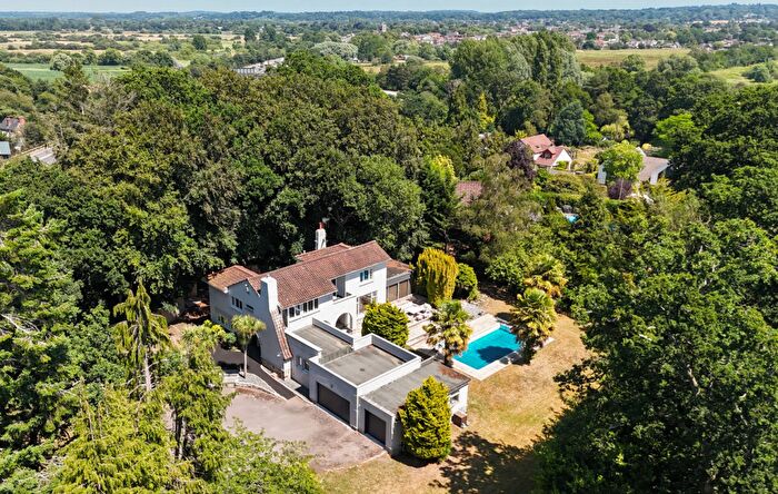 4 Bedroom Detached House For Sale In Hurn Road, Ringwood, BH24