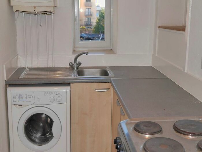 2 Bedroom Flat To Rent In Lorimer Street, Dundee DD3