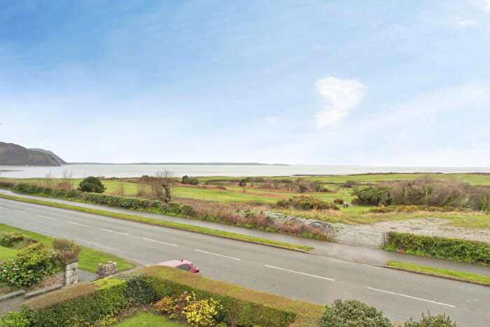 2 Bedroom Flat For Sale In Maesdu Avenue, Llandudno, LL30