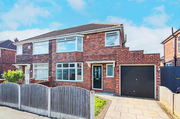 3 Bedroom Semi-Detached House To Rent In Clevedon Avenue, Urmston, Manchester, M41