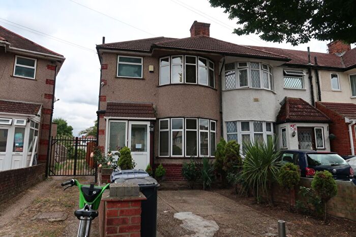 3 Bedroom End Of Terrace House To Rent In Ascot Gardens, Southall, UB1