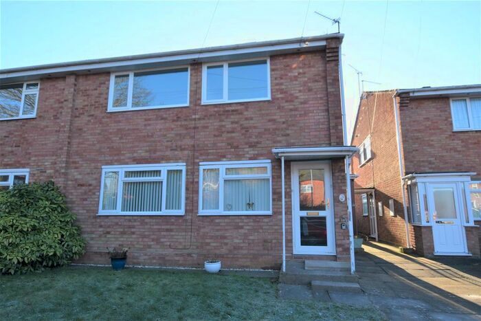 2 Bedroom Flat To Rent In Lapal Close, Worcester, WR2
