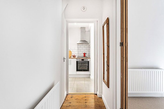 1 Bedroom Flat To Rent In St. Julians Farm Road, London, SE27