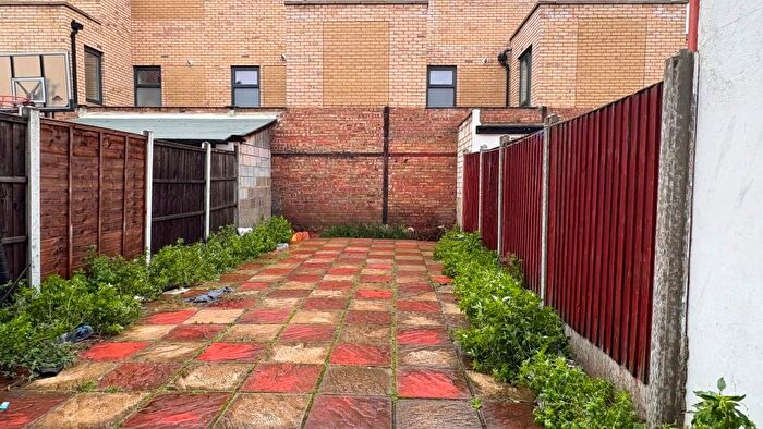 4 Bedroom Flat To Rent In Thorpe Road, London, E6