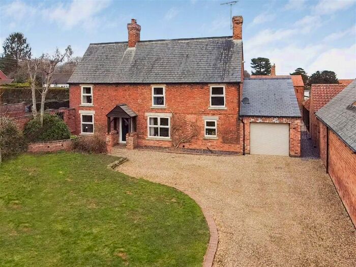 4 Bedroom Detached House For Sale In Great North Road, Retford, Nottinghamshire DN22