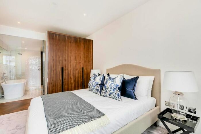2 Bedroom Flat To Rent In Capital Building, New Union Square, SW11