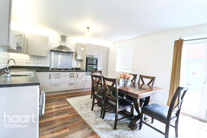 4 Bedroom Detached House For Sale In Sorrel Way, Aylesbury, HP22