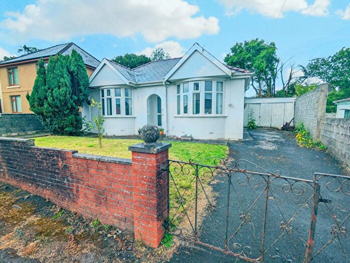 2 Bedroom Detached Bungalow For Sale In Mynyddygarreg, Kidwelly, Carmarthenshire., SA17