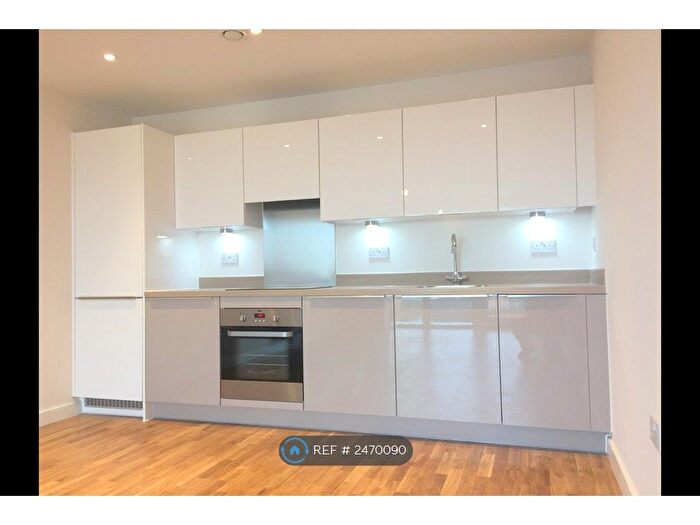 2 Bedroom Flat To Rent In Crossways, Slough, SL1