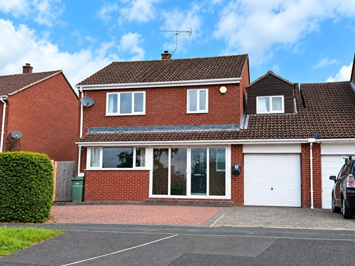 5 Bedroom Link Detached House To Rent In Read Mead, Glastonbury, BA6