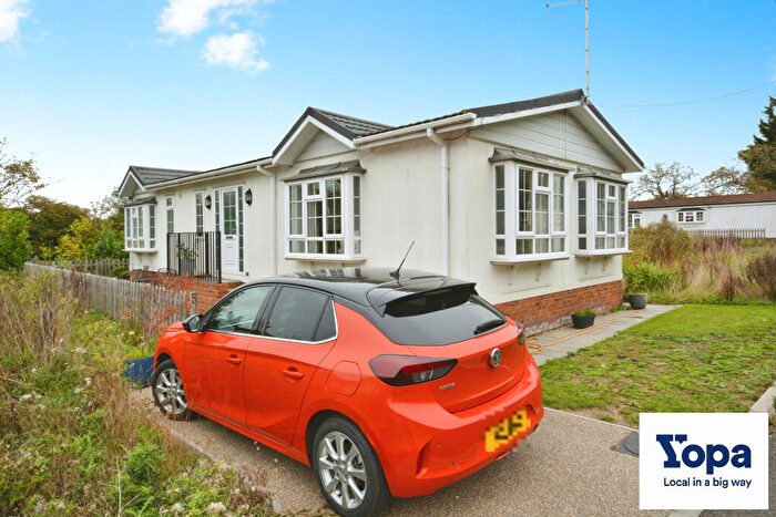 2 Bedroom Park Home For Sale In Hooks Cross, Hertford, SG14