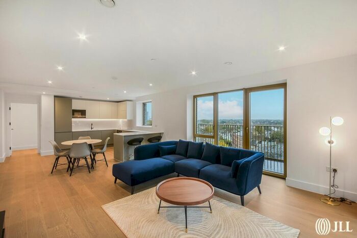 3 Bedroom Flat To Rent In Capital Interchange Way, Brentford, TW8