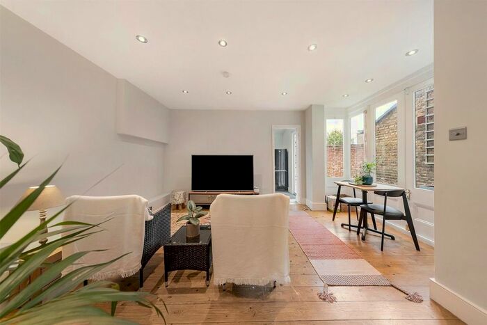 2 Bedroom Flat To Rent In Hayter Road, London, SW2