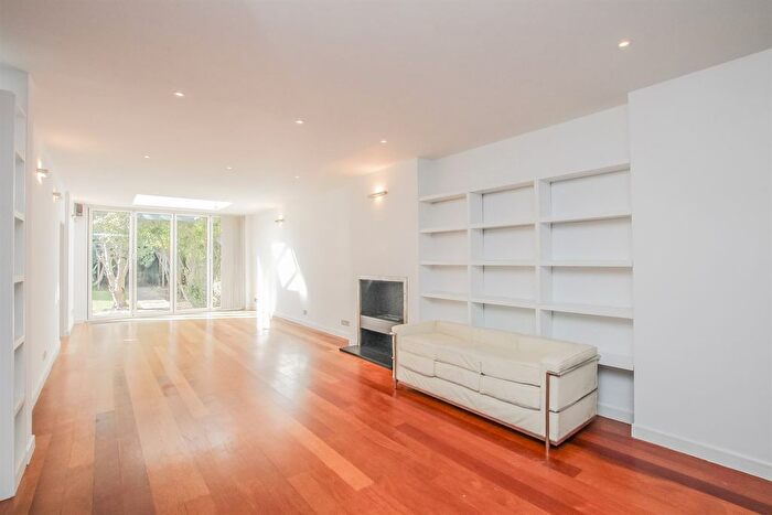 6 Bedroom Detached House To Rent In Sherwood Road, Hendon, NW4