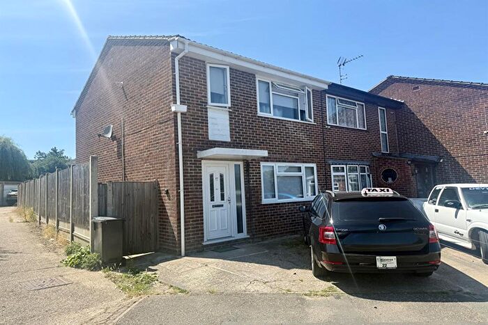 3 Bedroom Semi-Detached House To Rent In Warwick Close, Braintree, Essex, CM7