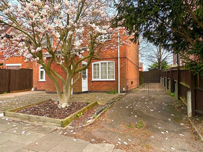 2 Bedroom Semi Detached House For Sale In Glenfield Road, Leicester, LE3