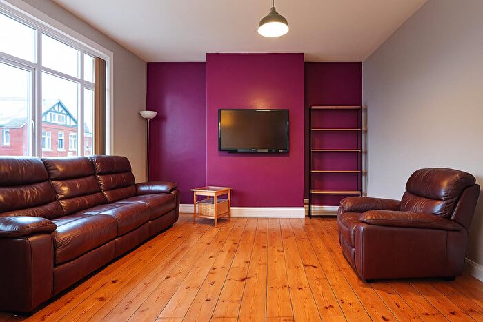 3 Bedroom Flat To Rent In Grosvenor Road, Jesmond, Newcastle Upon Tyne, NE2