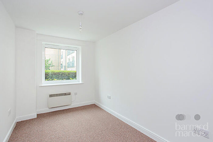 1 Bedroom Flat To Rent In Cline Road, N11