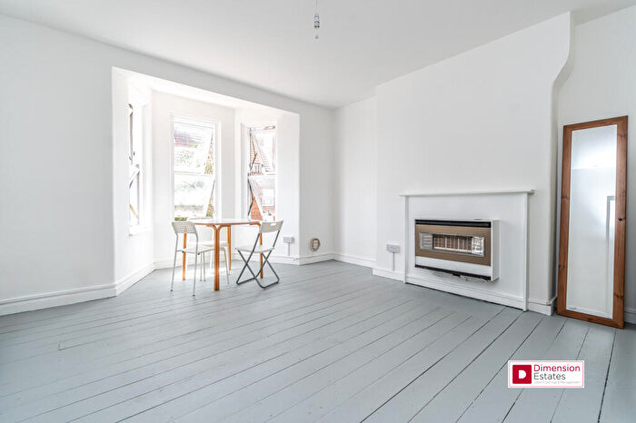 4 Bedroom Flat To Rent In Lynmouth Road, Stoke Newington, Hackney, N16