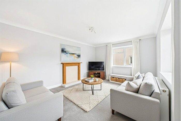 2 Bedroom Maisonette For Sale In Fernhill Road, Farnborough, Hampshire, GU14