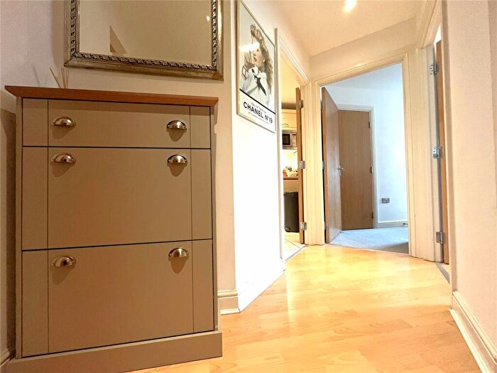 2 Bedroom Flat For Sale In Heathcote Road, Camberley, Surrey, GU15