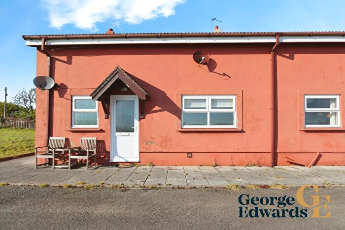 4 Bedroom Semi-Detached House To Rent In Myrtle House Dreen Hill, SA62