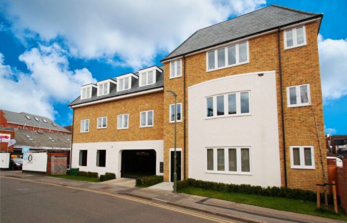2 Bedroom Flat To Rent In Coronation House, Gogmore Lane, Chertsey, Surrey, KT16