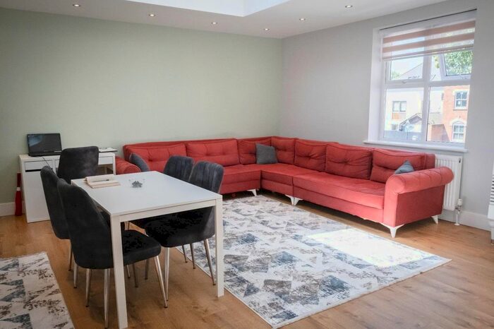 2 Bedroom Flat To Rent In High Street, Hampton Hill, Hampton, TW12