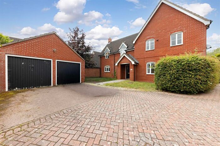4 Bedroom Detached House For Sale In Wood Avens Way, Wymondham, NR18