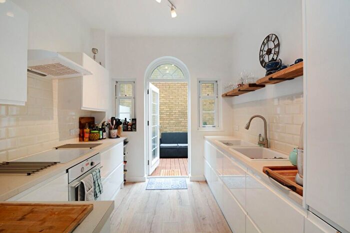 2 Bedroom Apartment For Sale In Rotherhithe Street, SE16