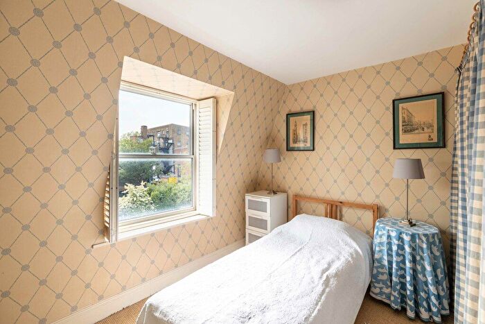 4 Bedroom Property To Rent In Pooles Lane, Chelsea, SW10