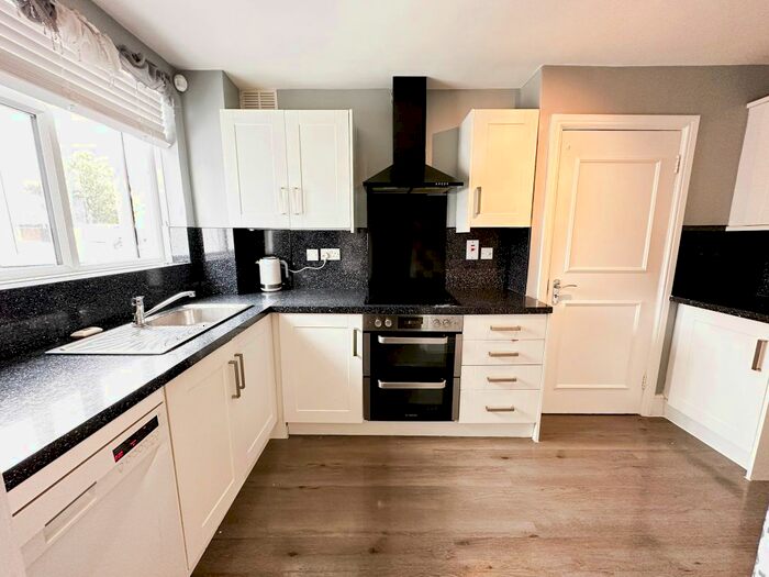 4 Bedroom Terraced House To Rent In Wickford Avenue, Basildon, SS13