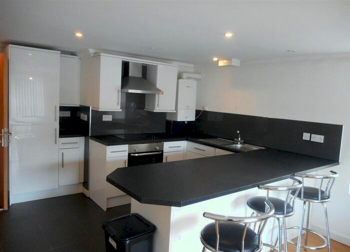 2 Bedroom Flat To Rent In Richmond Road, Cathays, Cardiff, CF24