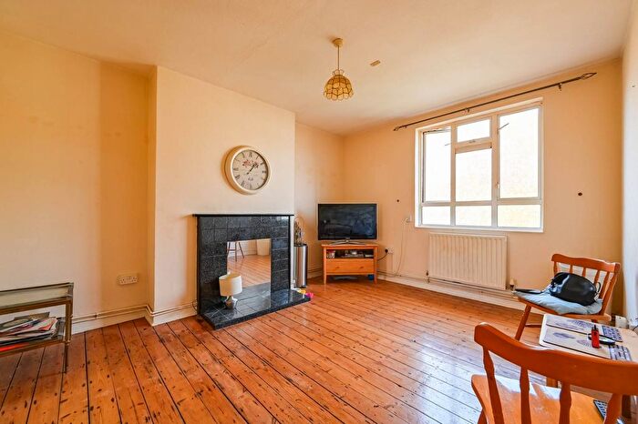 2 Bedroom Flat For Sale In Antenor House, Old Bethnal Green Road, Bethnal Green, London, E2
