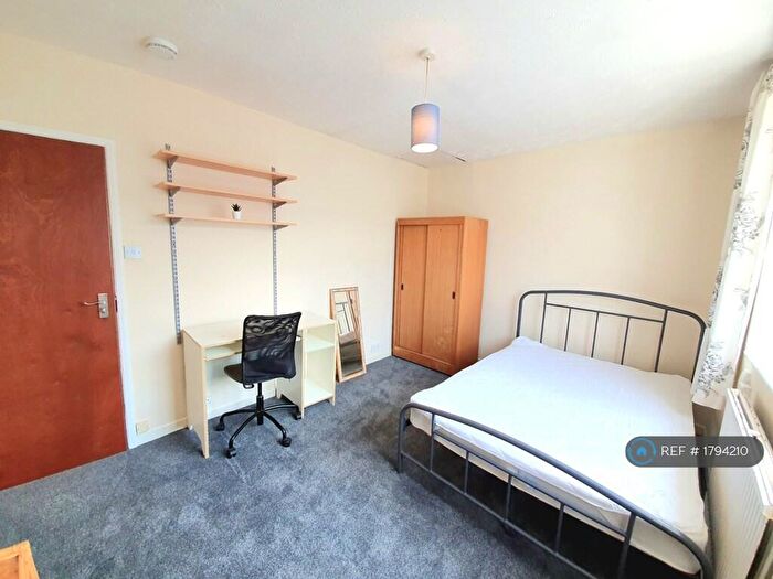 4 Bedroom Terraced House To Rent In Earls Road, Southampton, SO14