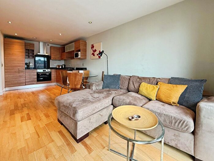 2 Bedroom Flat To Rent In Clarence House, The Boulevard, Leeds, West Yorkshire, LS10