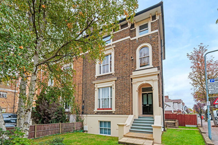 1 Bedroom Flat To Rent In New Wanstead, Wanstead, E11