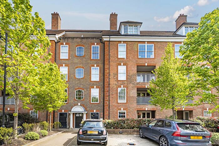 2 Bedroom Apartment To Rent In Ashridge Close, Finchley, N3