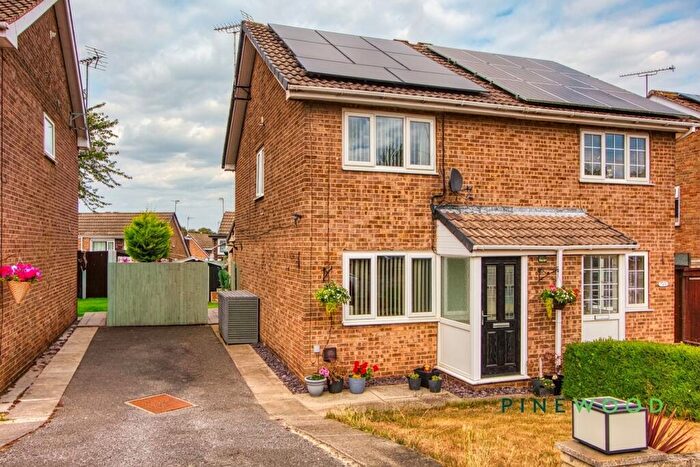 2 Bedroom Semi Detached House For Sale In Ridgeway, Clowne, S43