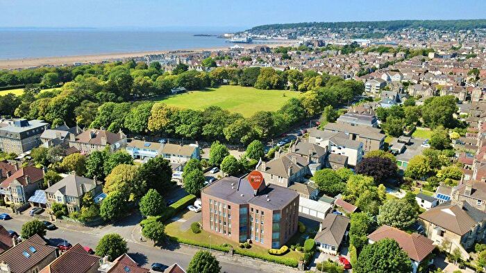 2 Bedroom Flat For Sale In Clarence Road East, Weston-Super-Mare - Lovely Views, BS23