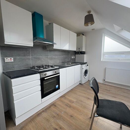 3 Bedroom Flat To Rent In Norbury Road, CR7