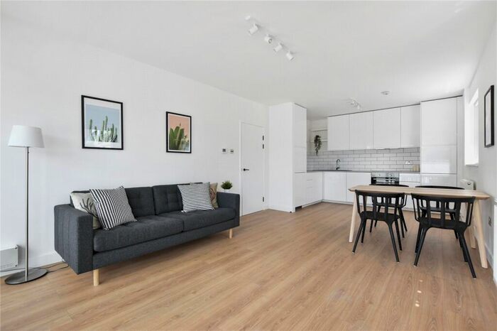 3 Bedroom Apartment To Rent In Commercial Street, London, E1