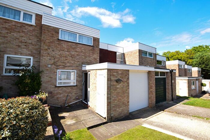 3 Bedroom Terraced House To Rent In Chestnut Close, Orpington, BR6