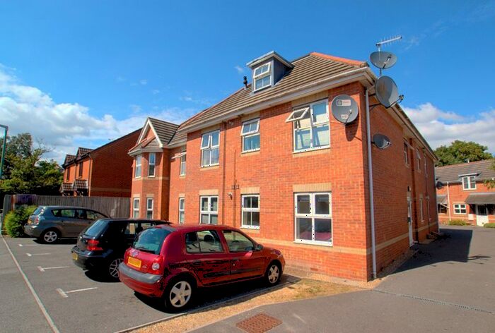 2 Bedroom Flat To Rent In Malmesbury Park Place, Bournemouth, BH8