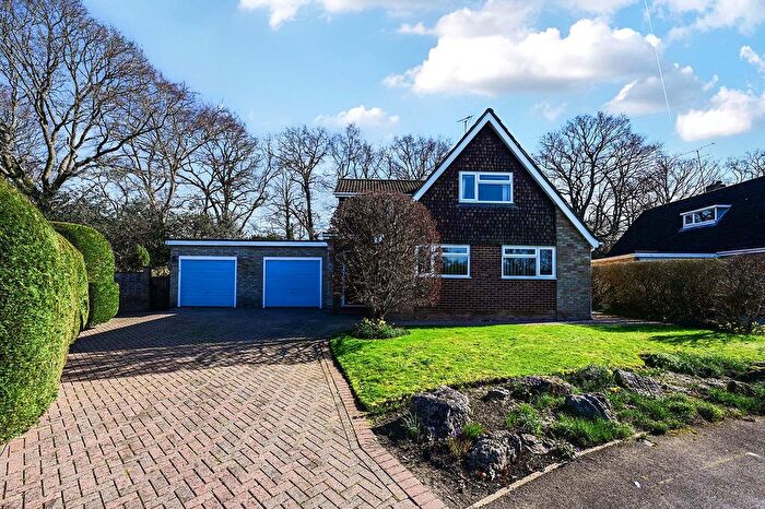 5 Bedroom Chalet For Sale In The Lakeside, Blackwater, Camberley, GU17