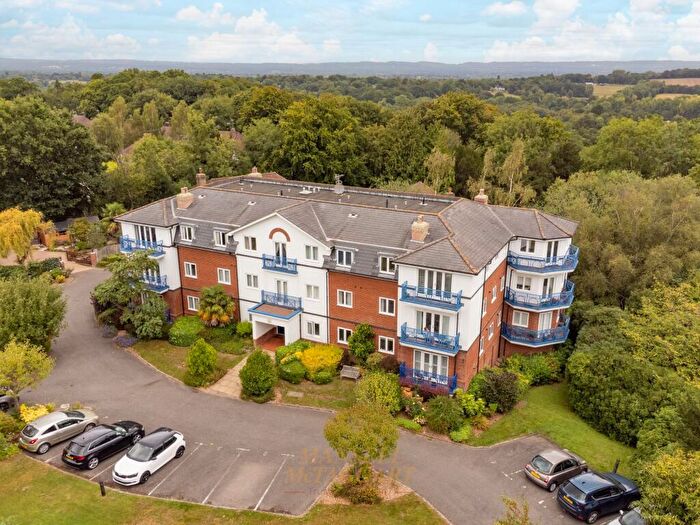 3 Bedroom Flat For Sale In The Larches, Larches House The Larches, RH19