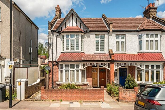 3 Bedroom Flat For Sale In Westdown Road, Catford, SE6